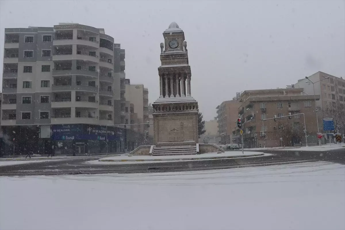 Midyat\'ta Kar Yağışı Hayatı Olumsuz Etkiledi