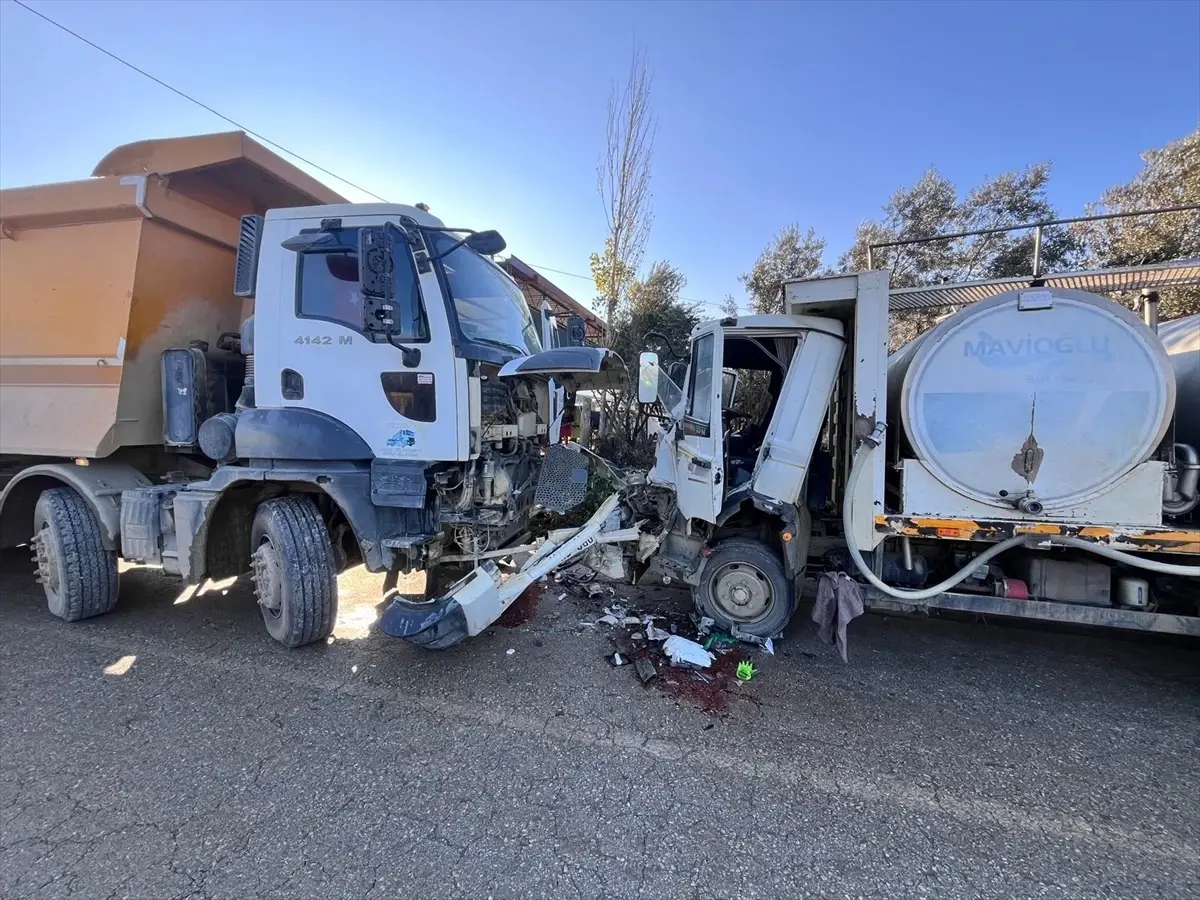 Ödemiş\'te Kamyonet Kazası: Sürücü Yaralandı