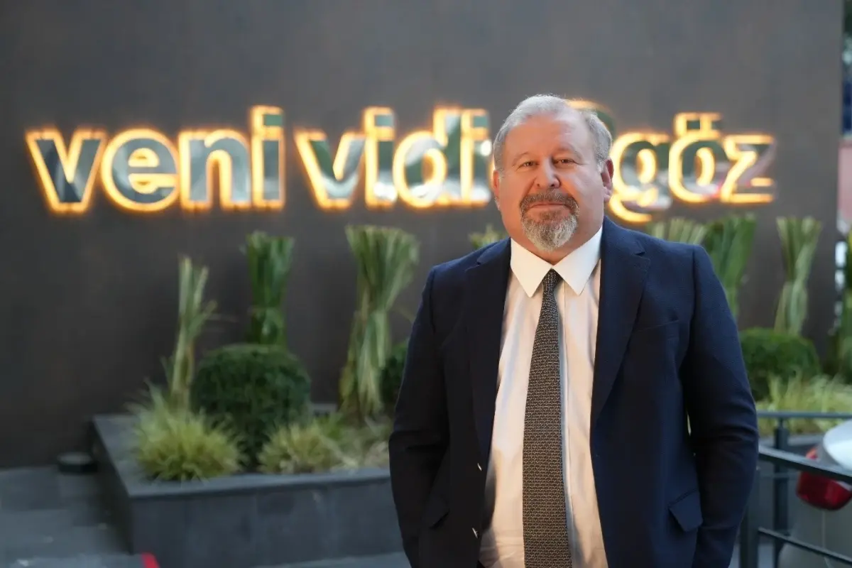 Op. Dr. Ertan Sunay Göz Sağlığı İle İlgili Merak Edilenleri Açıklıyor.