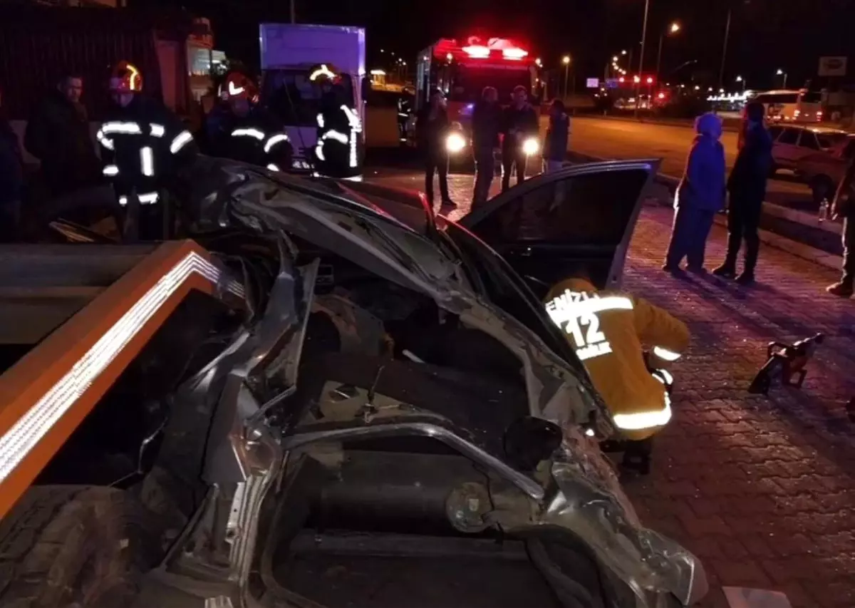 Denizli\'de Kaza: Genç Sürücü Hayatını Kaybetti