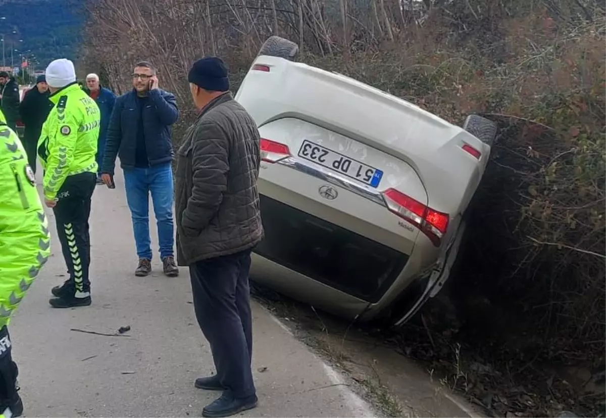 Amasya\'da Otomobil Takla Attı