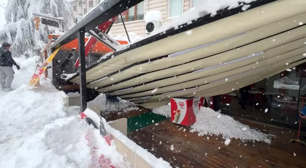 Safranbolu\'da Kar Yükü Çökmelere Neden Oldu