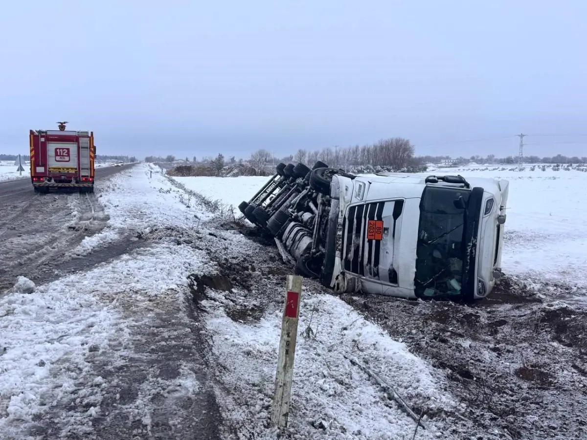 Suruç\'ta Asit Yüklü Tanker Devrildi