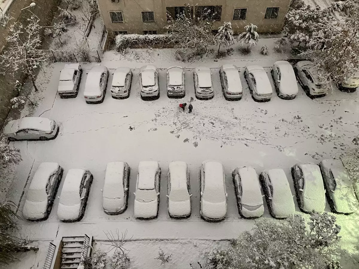 Şanlıurfa\'da Kar Yağışı Hayatı Olumsuz Etkiliyor