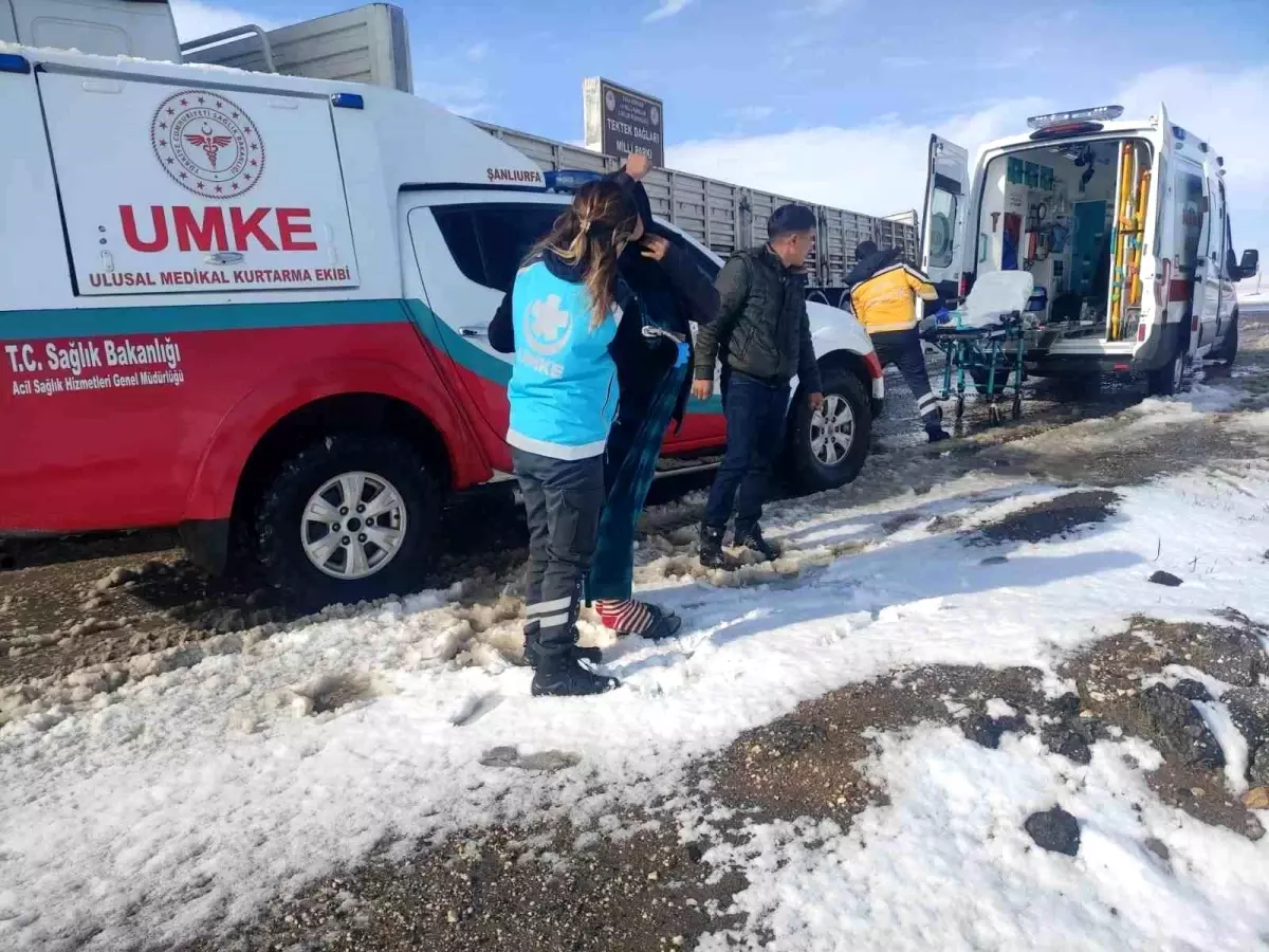 Şanlıurfa\'da Yoğun Kar, Gebe Kadına UMKE Yardımı