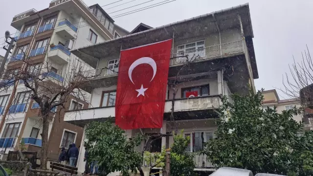 Şehit polis Külünk'ün acı haberi ailesine verildi: Emekliliği gelmiş, 1 yılı geçmişti Şehit polis Külünk'ün acı haberi ailesine verildi: Emekliliği gelmiş, 1 yılı geçmişti