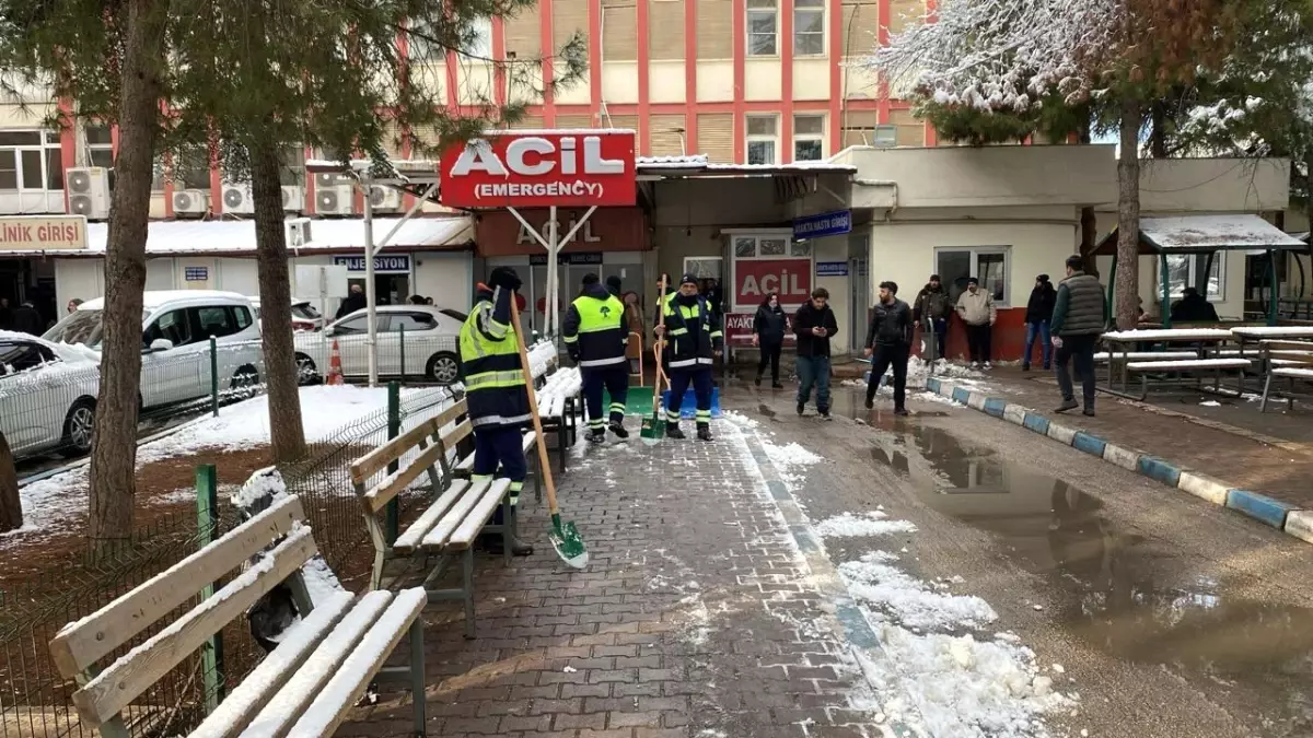 Şehitkamil\'de kar ve buzlanmaya karşı kesintisiz mücadele