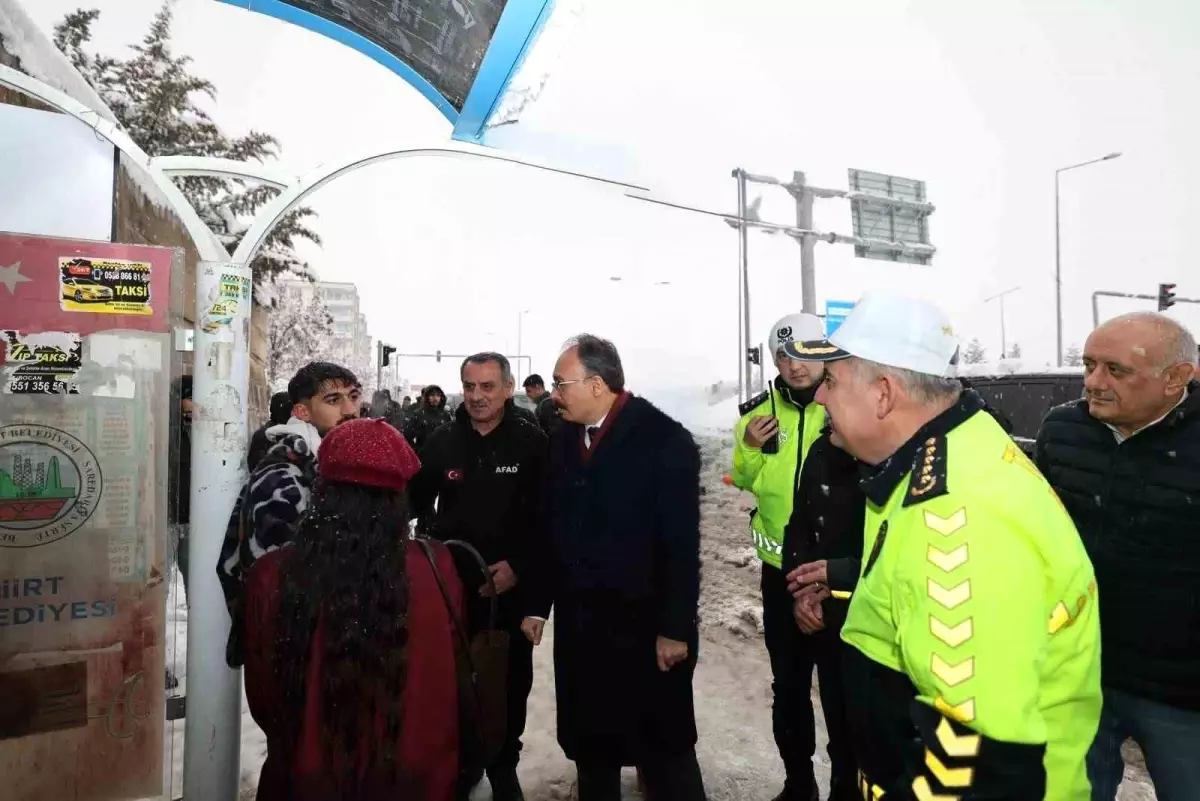 Siirt Valisi Kızılkaya, karla mücadele çalışmalarını yerinde inceledi