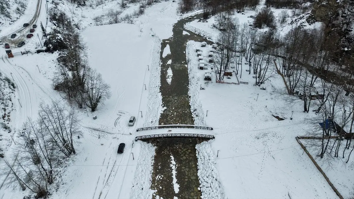Erfelek Şelaleleri Kış Beyazına Büründü