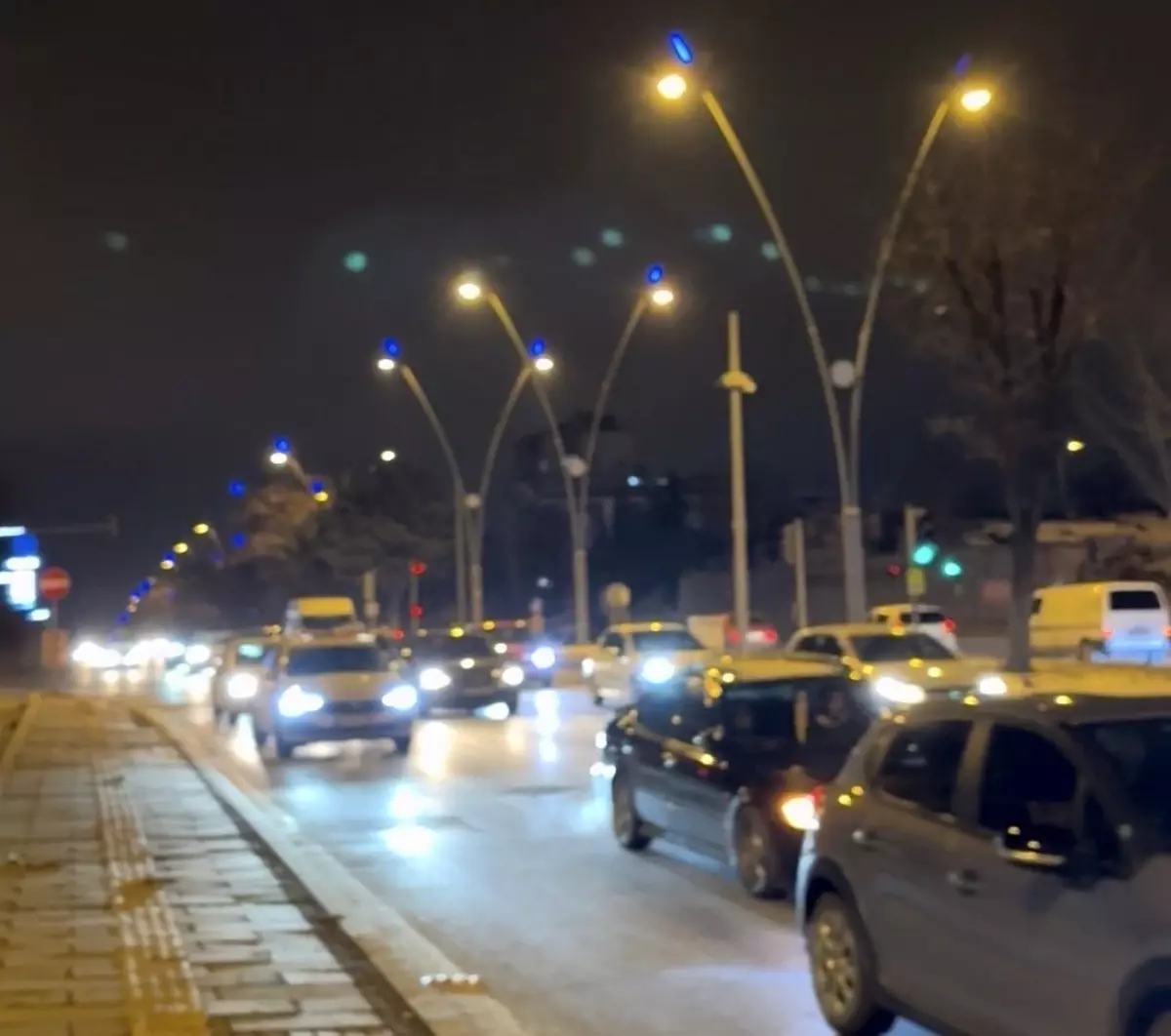 Kayseri\'de Alkollü Şahıs Tırı Durdurdu