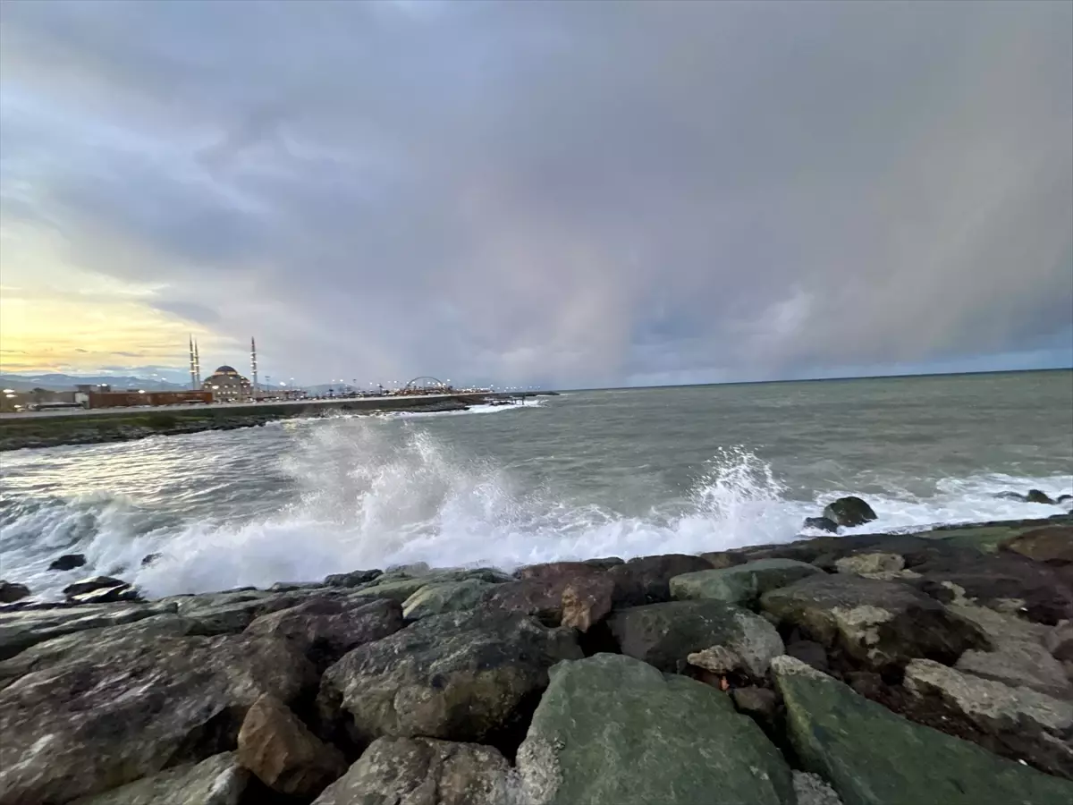 Trabzon\'da Kuvvetli Rüzgar Etkili