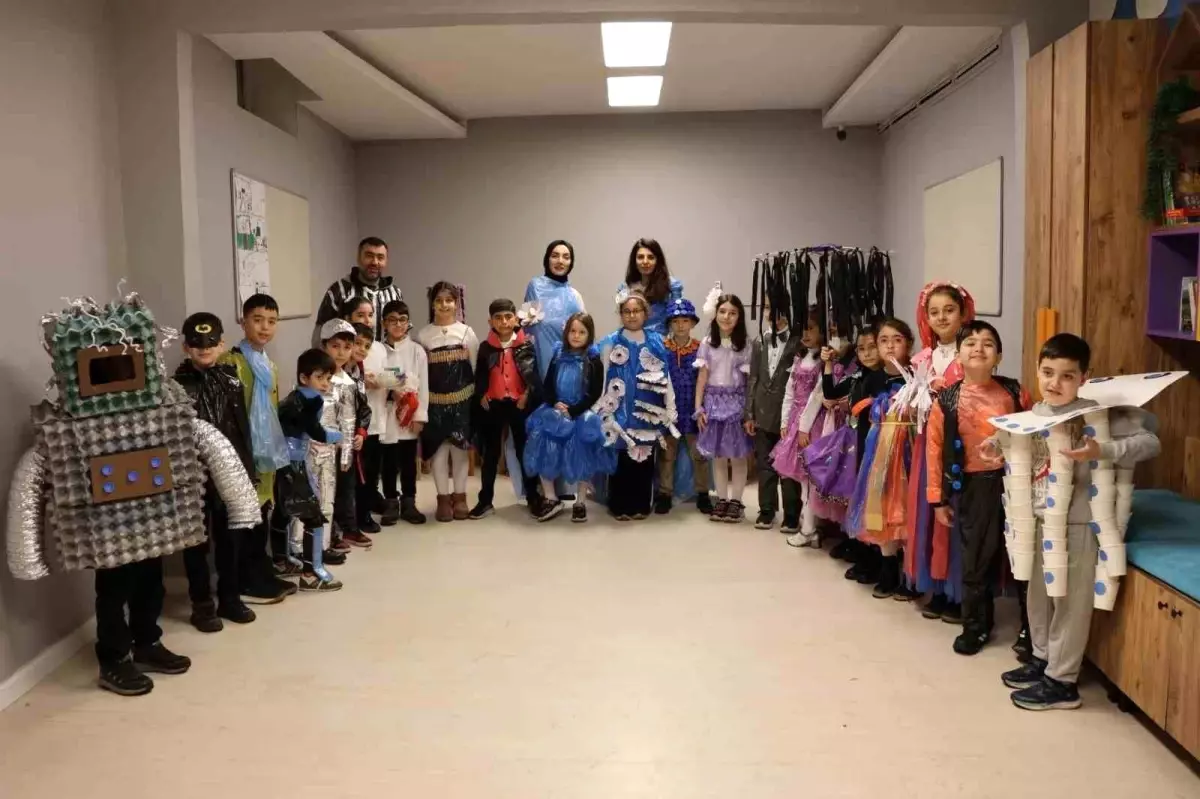 Ümraniye Belediyesi\'nden çevre dostu moda defilesi: Atıklardan geri dönüşüm şıklığı