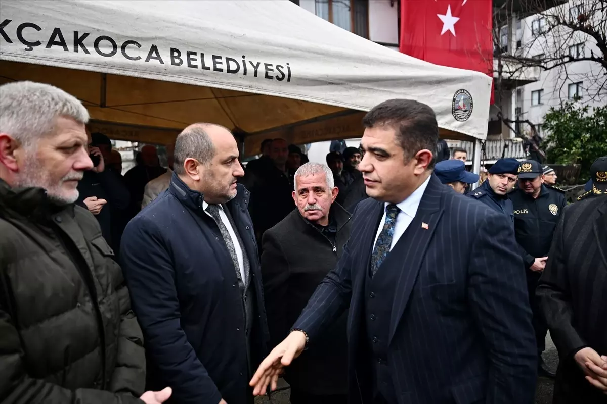 Yalova\'da şehit olan polis memuru Turgut Külünk\'ün Düzce\'deki babaevine Türk bayrağı asıldı