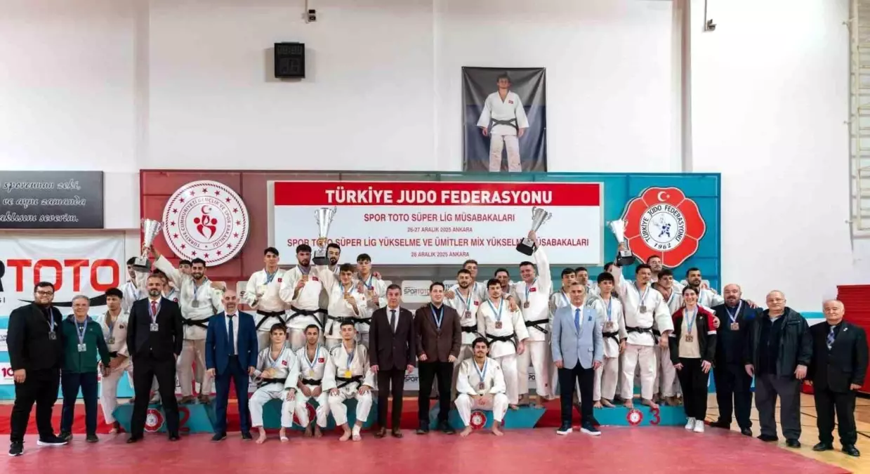 Yunusemre Belediyespor erkek judo takımı Süper Lig\'e yükseldi