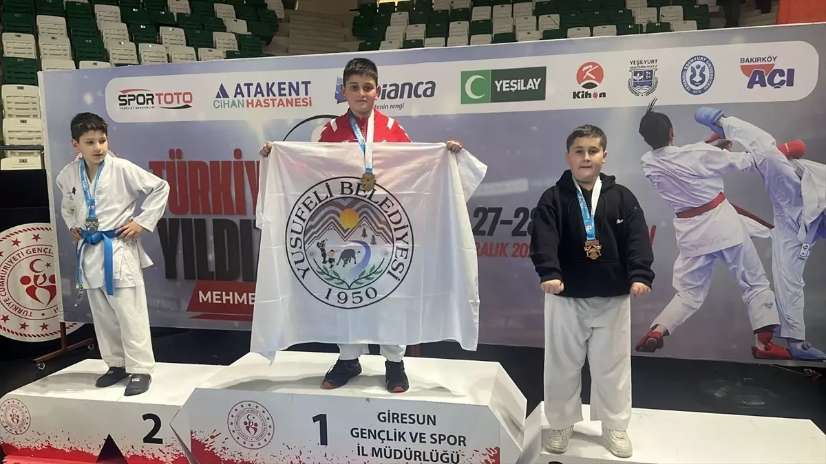 Yusufeli Karate Takımına 32 Madalya