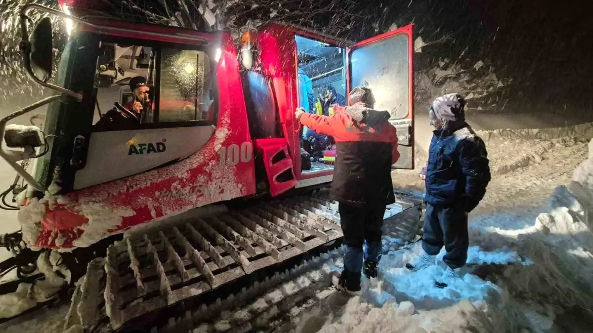 Kar nedeniyle mahsur kalan hasta hastaneye ulaştırıldı
