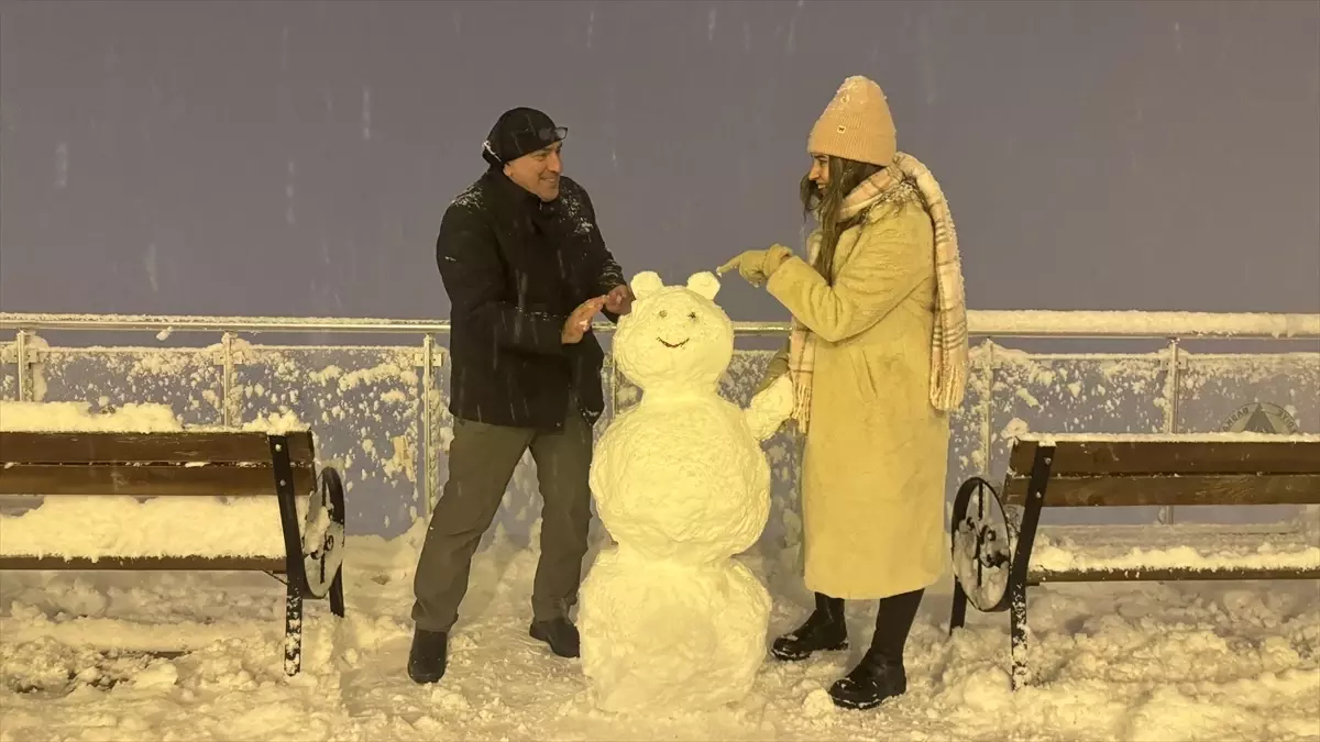 Artvin\'de Kar Yağışı Hayatı Durma Noktasına Getirdi