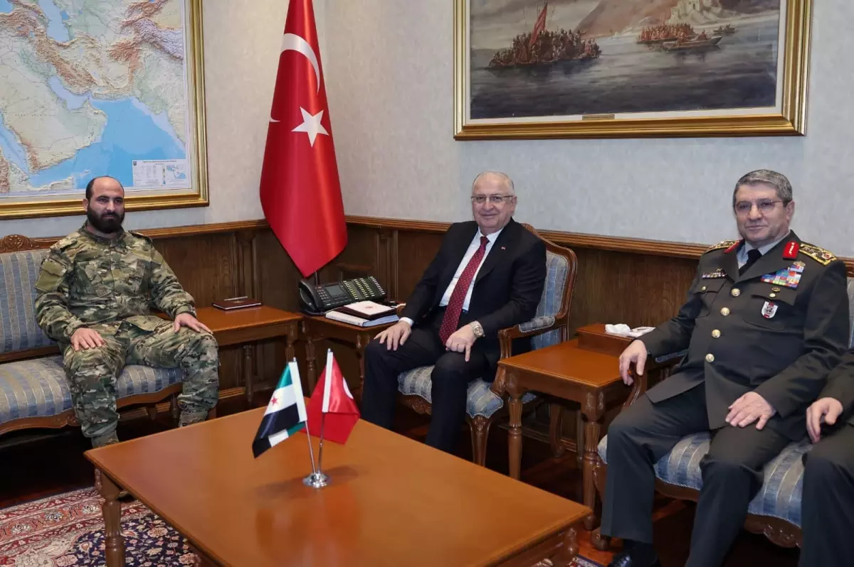 Bakan Güler, Suriye Genelkurmay Başkanı ile Görüştü