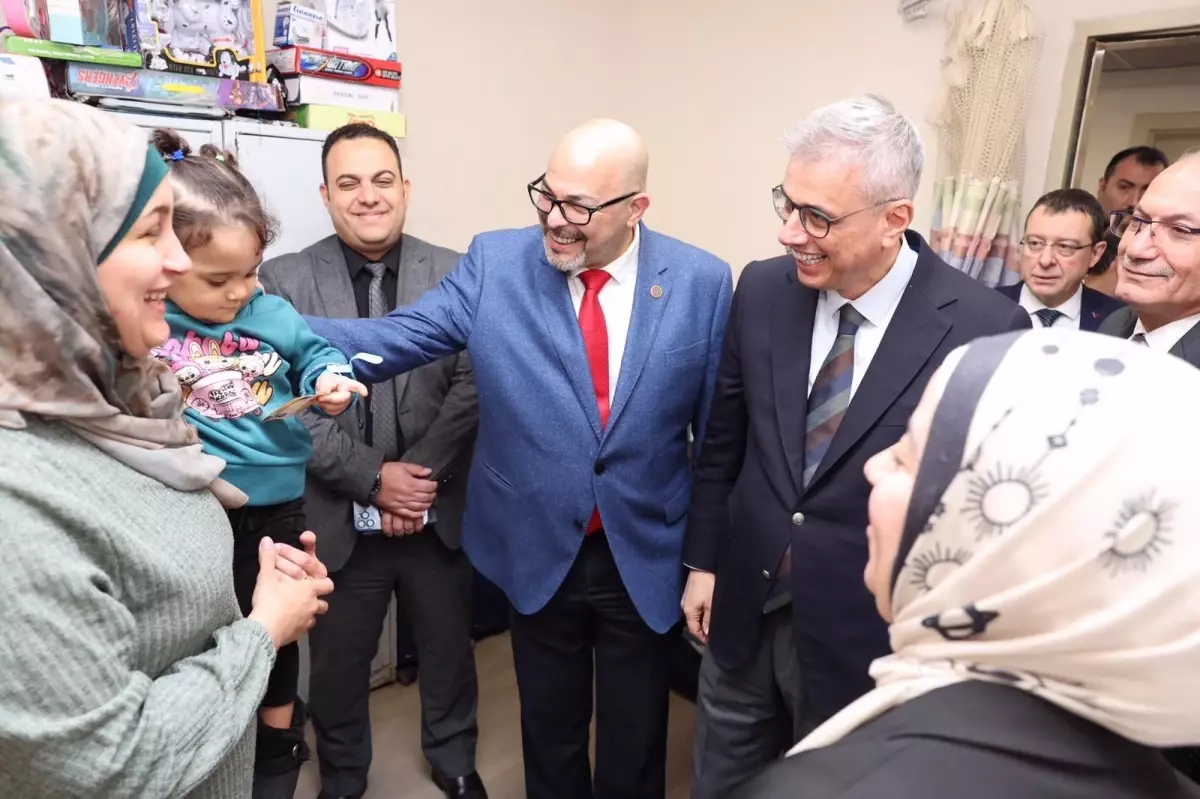 Bakan Memişoğlu Mısır\'da Filistinli Hastaları Ziyaret Etti