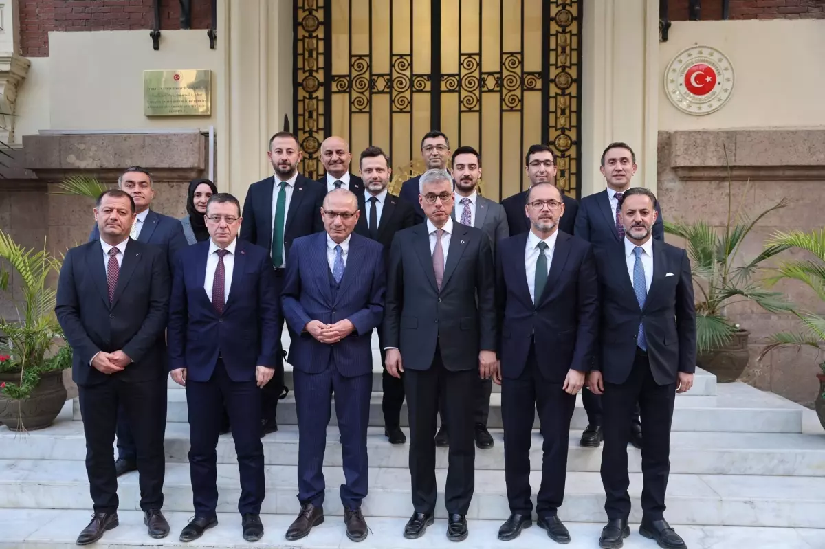 Bakan Memişoğlu Kahire Büyükelçiliğini Ziyaret Etti