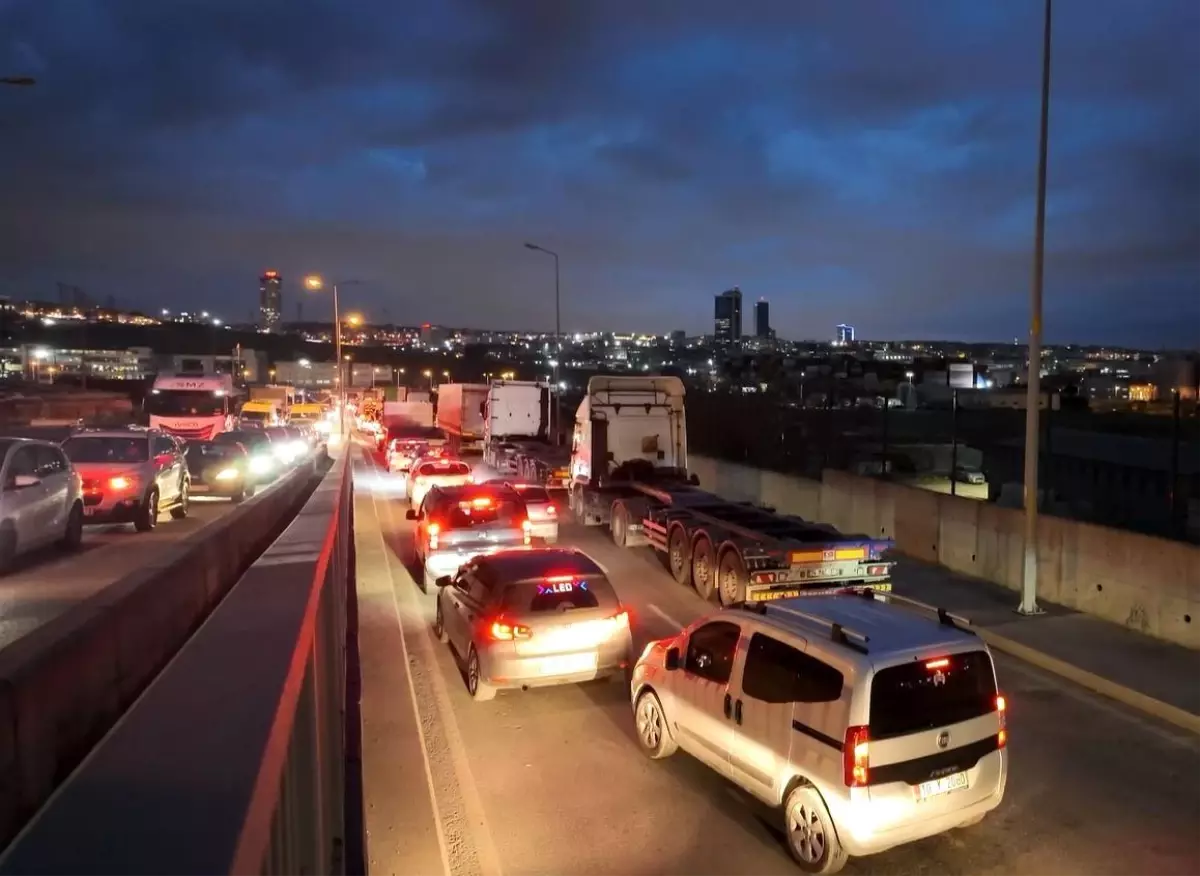 Tır Şoförleri Ambarlı Limanında Eylem Yaptı