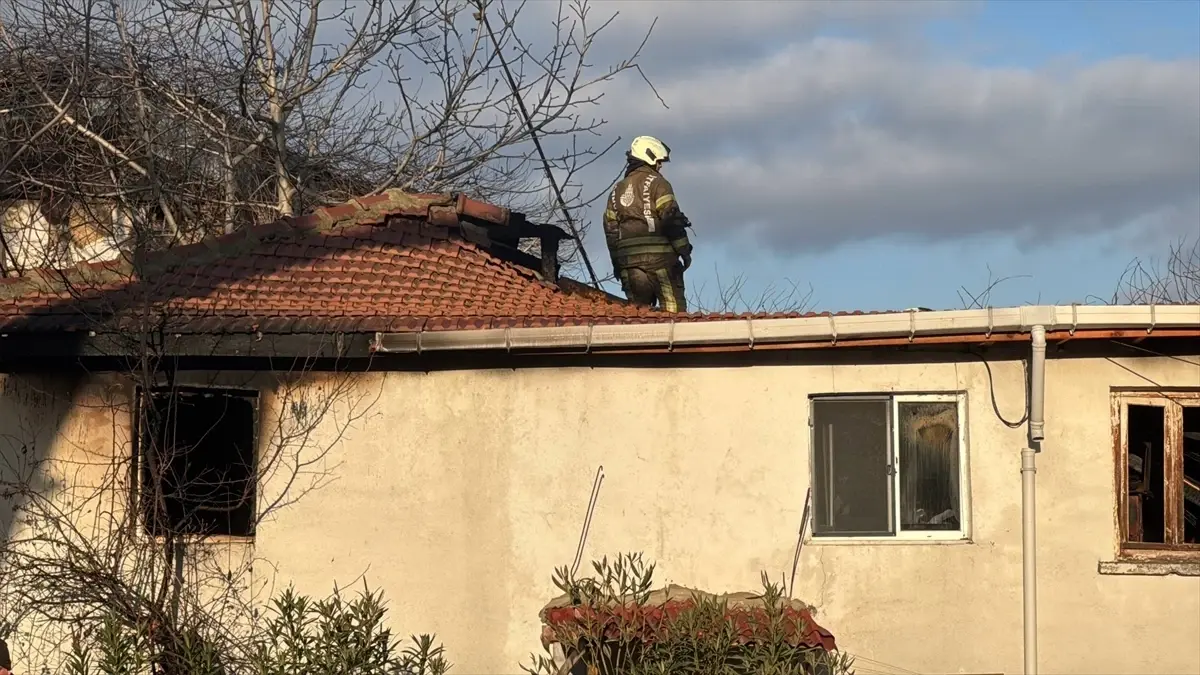 Çatalca\'da Evde Yangın Çıktı