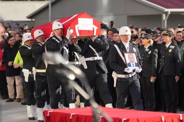 Şehit polisler için düzenlenen törende gözyaşları sel oldu! Geride 7 evlat kaldı