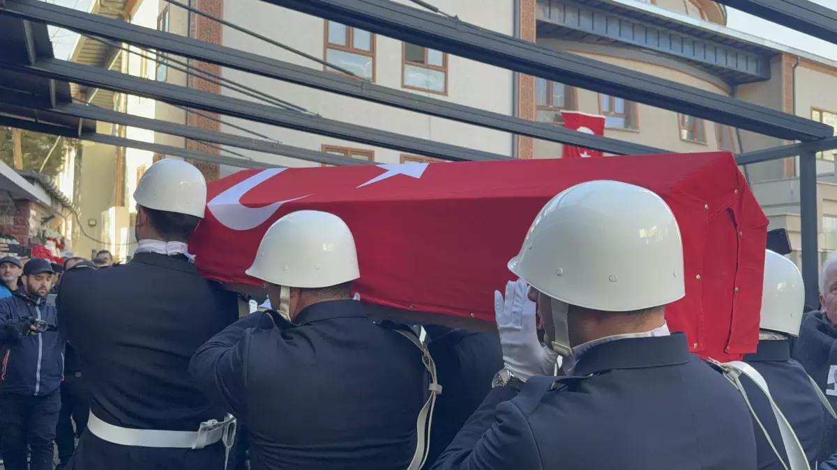 Yalova\'da Şehit Polis İlker Pehlivan Son Yolculuğuna Uğurlandı