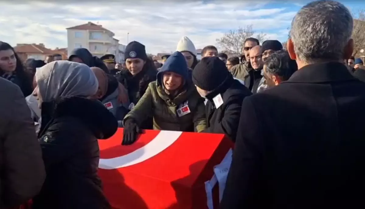 DEAŞ'a yönelik operasyonda şehit olan polis memuru Yasin Koçyiğit'in cenazesi toprağa verildi