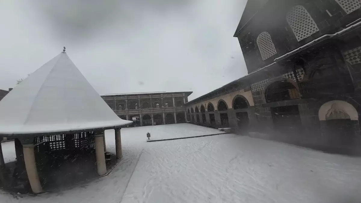 Diyarbakır\'da Kar Manzaraları