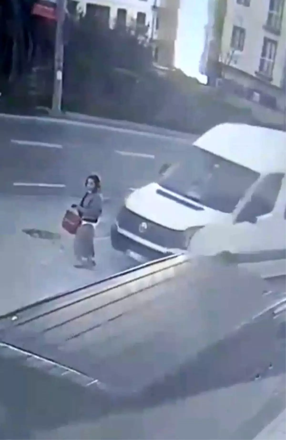 Yomra\'da Minibüsün Altında Kalan Kadın