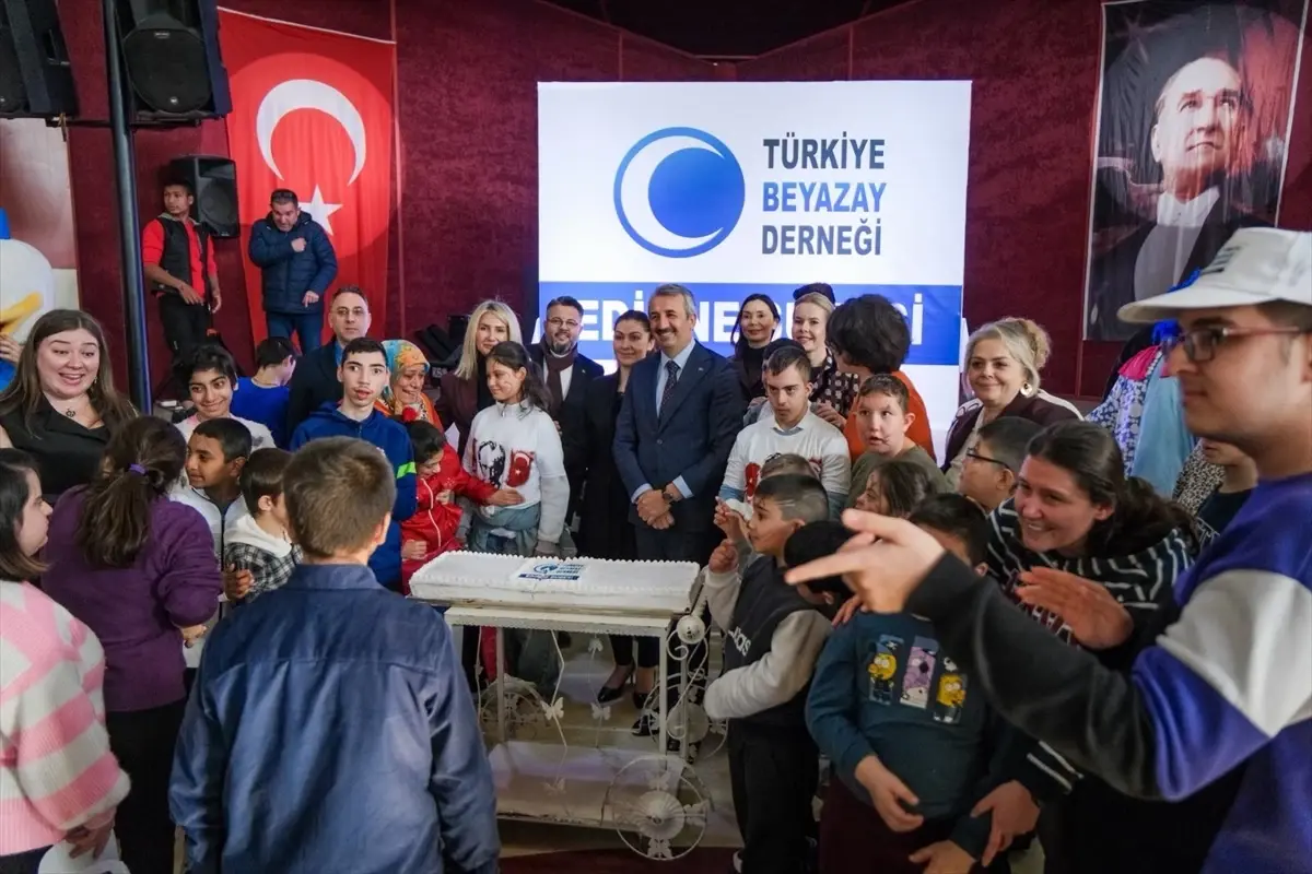 Edirne\'de Özel Çocuklar Yeni Yılı Kutladı