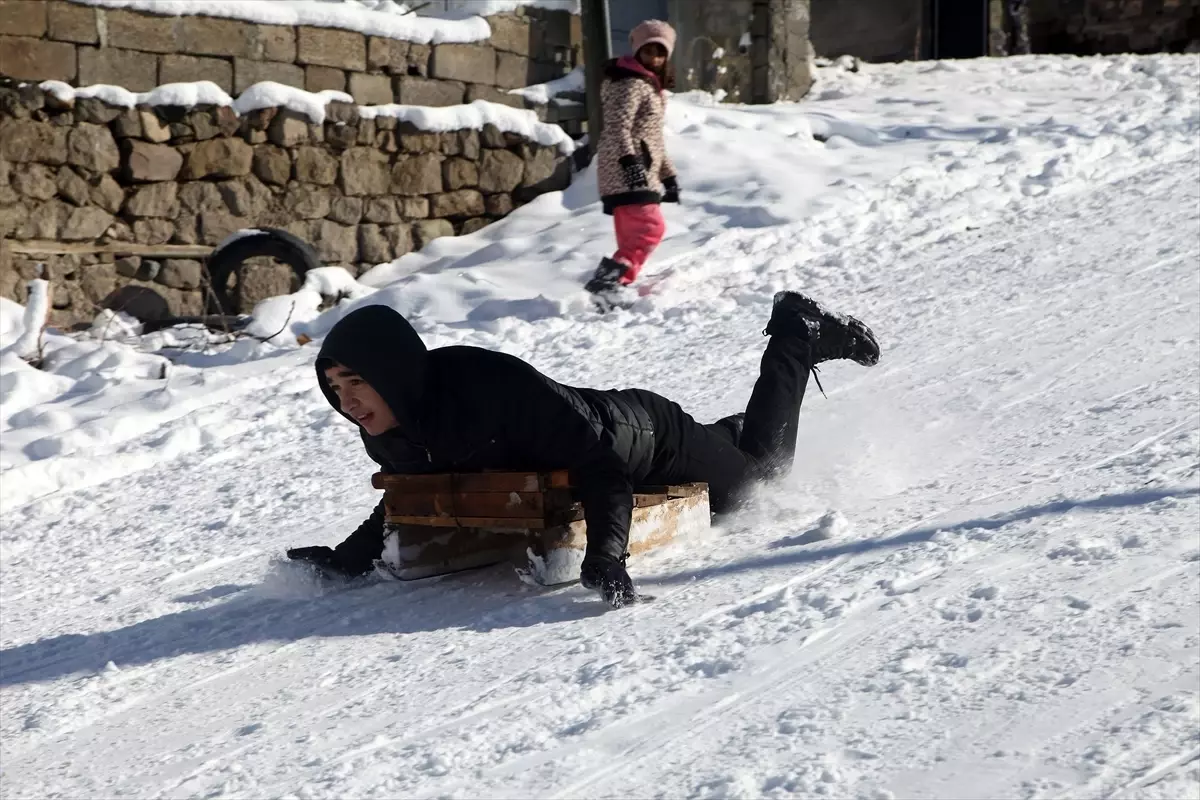 Erzincan\'da Kar Eğlencesi