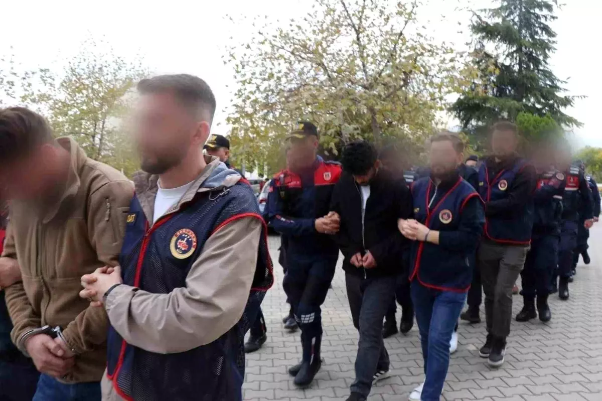 Denizli\'de 150 Milyon Liralık Hırsızlık Çetesi Çökerildi