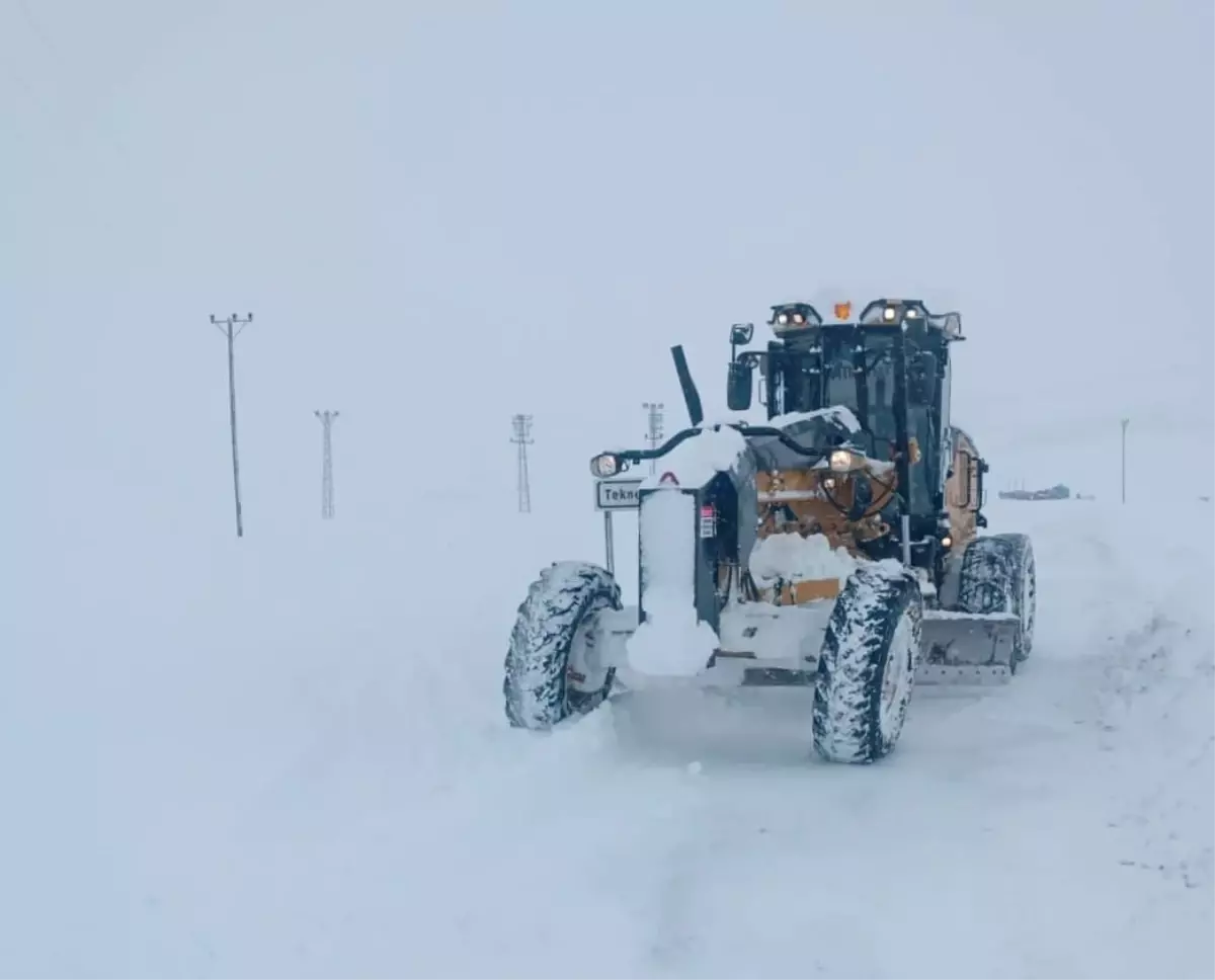 Hakkari\'de 281 Yerleşim Yeri Kardan Kapandı