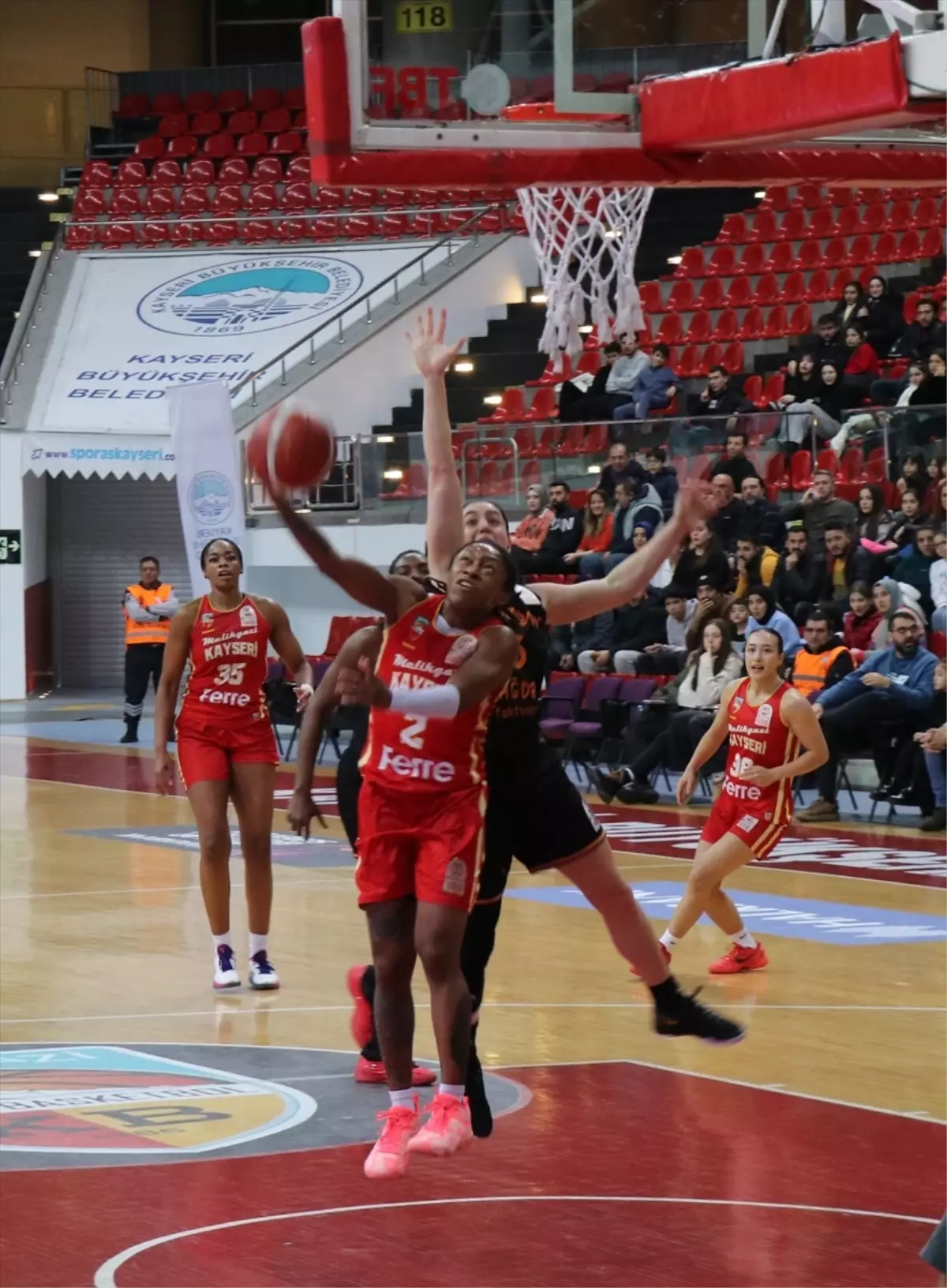 Galatasaray, Kayseri\'yi farklı geçti