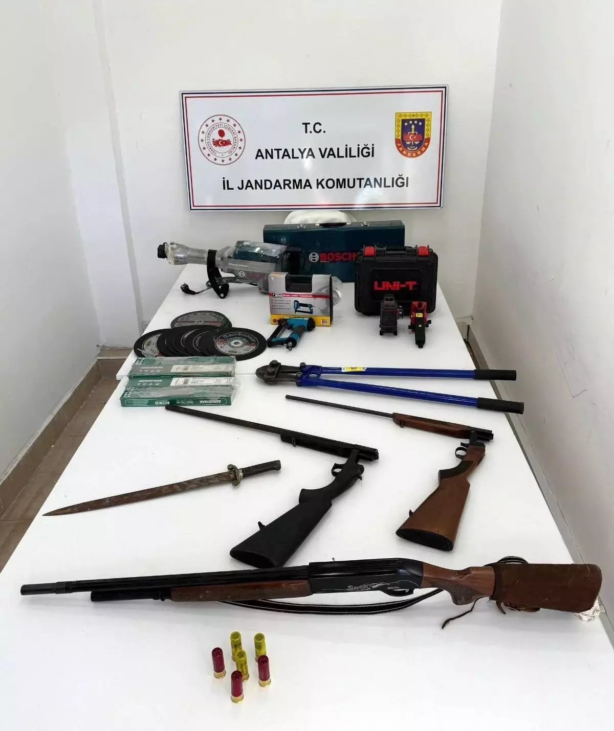 Antalya\'da Hırsız Yüz Tanıma ile Yakalandı