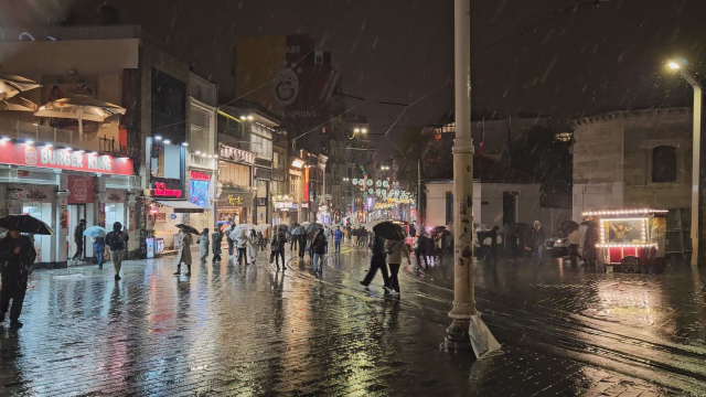 İstanbul'da kar yağışı başladı İstanbul'da kar yağışı başladı