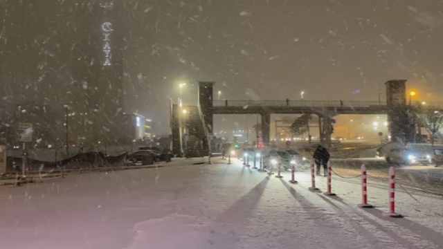 İstanbul'da kar yağışı başladı İstanbul'da kar yağışı başladı