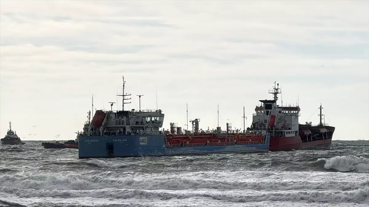 Küçükçekmece\'de İki Tanker Çarpıştı