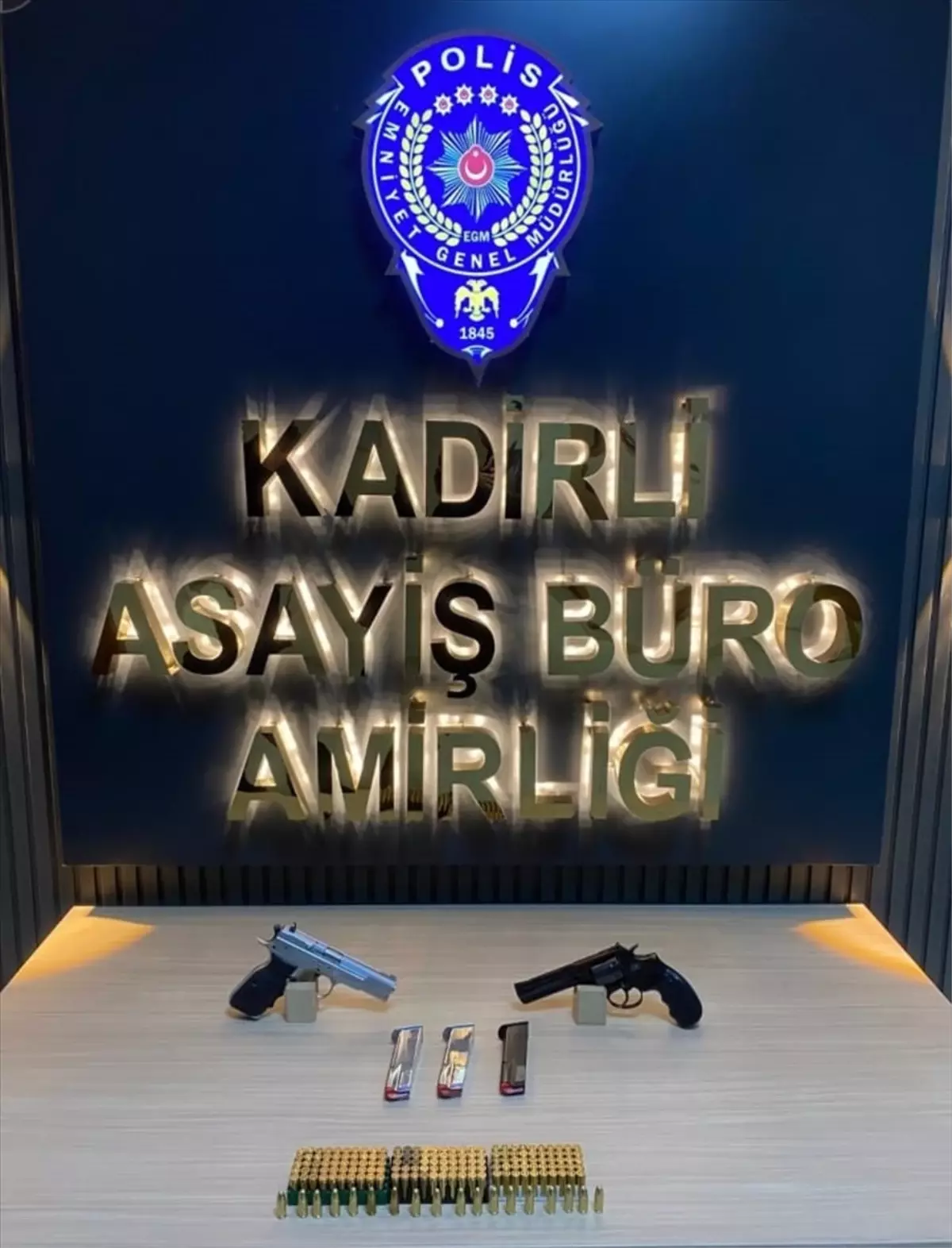 Osmaniye\'de Huzur Uygulaması: Uyuşturucu ve Silah Ele Geçirildi