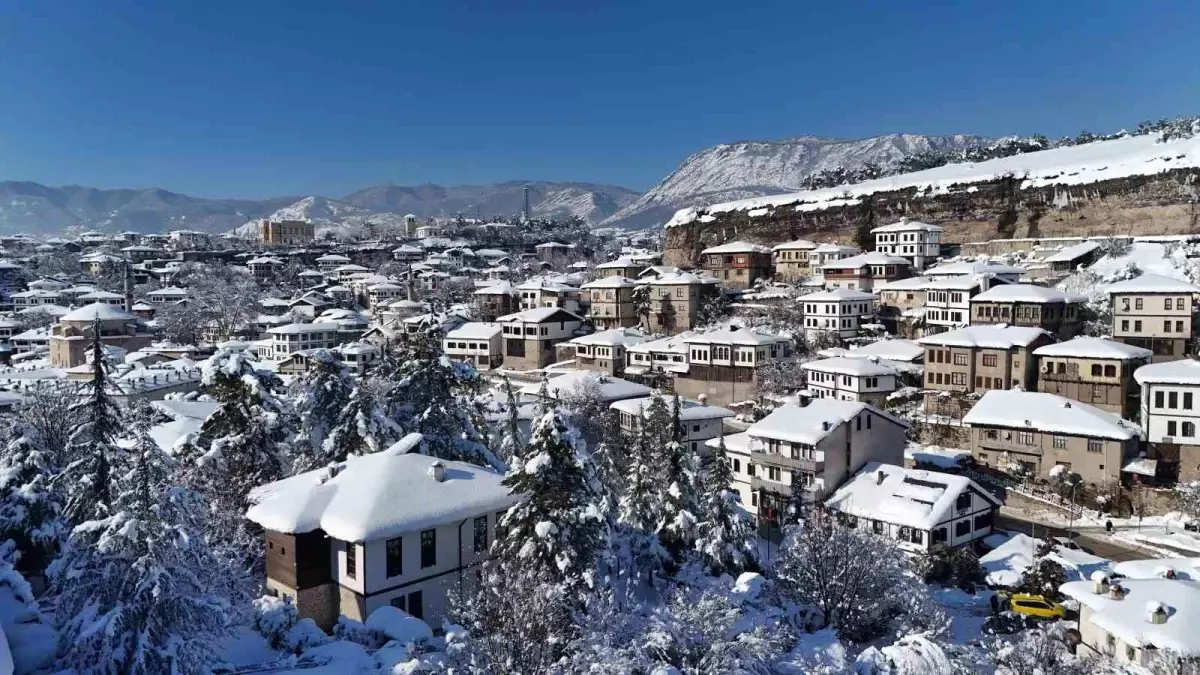 Safranbolu Kışın Büyüleyici Manzaralarıyla Donandı