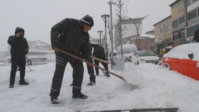 Kar etkisini artırdı, yılın son gününde o şehirlerde okullar tatil Kar etkisini artırdı, yılın son gününde o şehirlerde okullar tatil