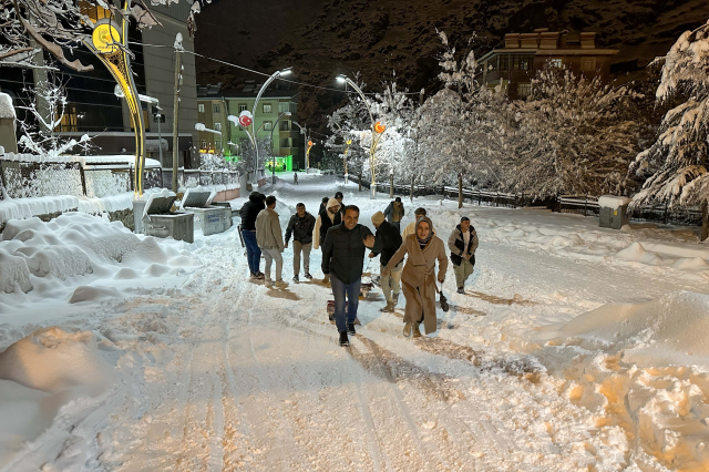 Kar etkisini artırdı, yılın son gününde o şehirlerde okullar tatil Kar etkisini artırdı, yılın son gününde o şehirlerde okullar tatil