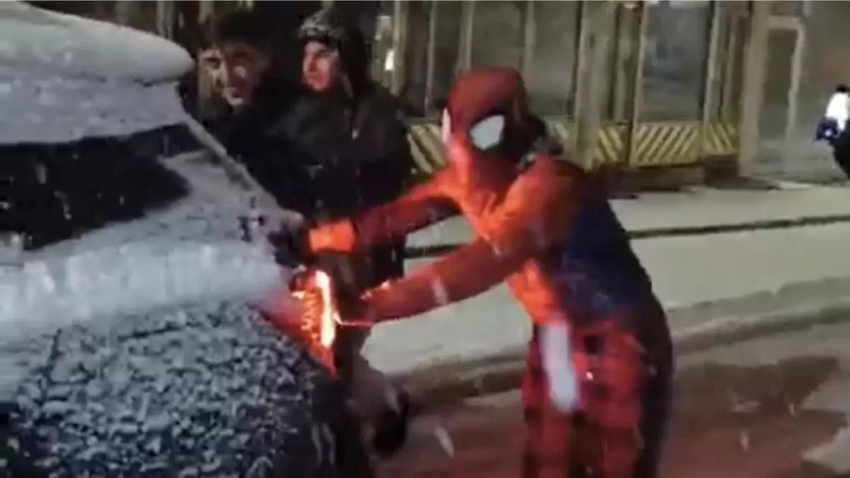 Örümcek Adam yardımda!