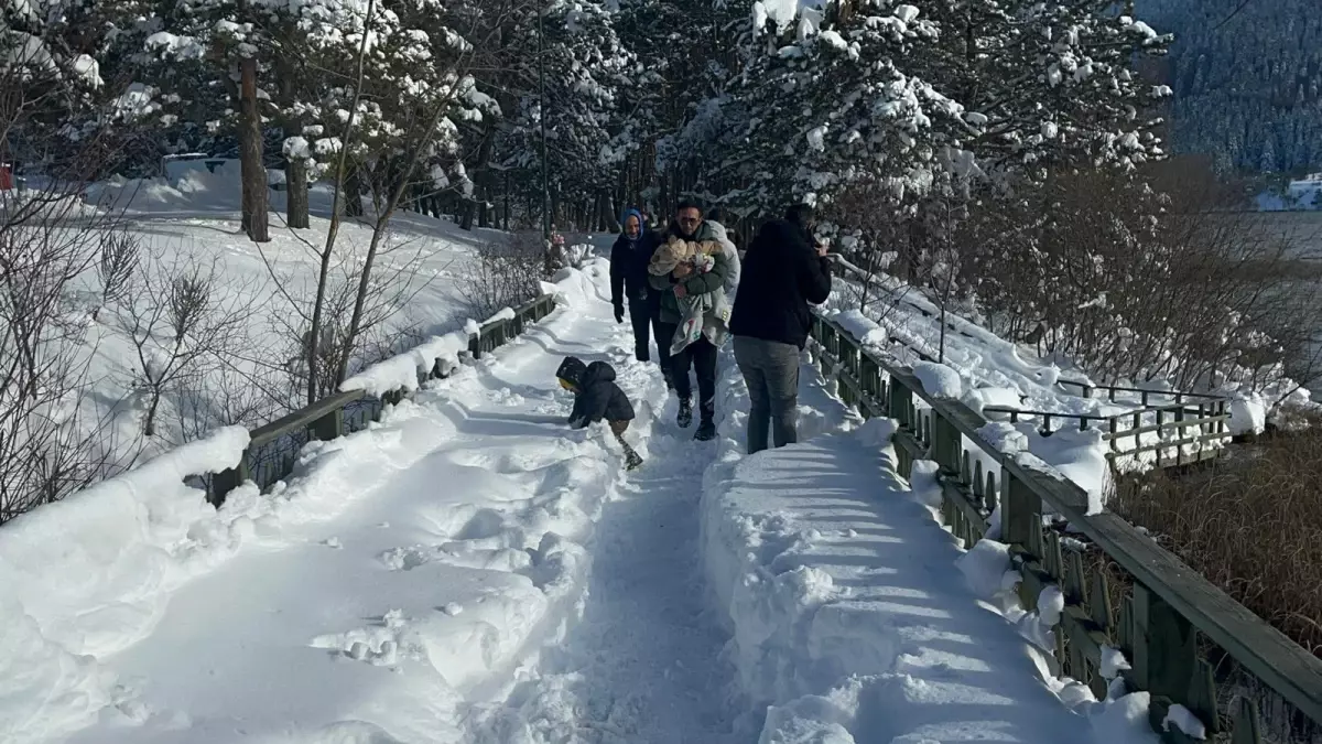 Abant Gölü Beyaz Örtüyle Kaplandı