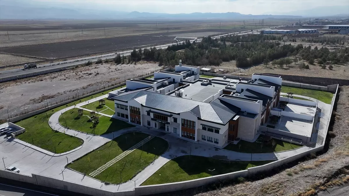 Kayseri\'de Yeşilay Rehabilitasyon Merkezi Açıldı