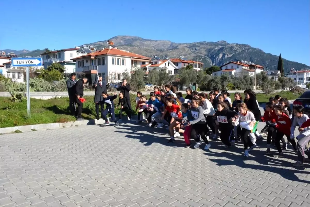Köyceğiz\'de Atatürk Yol Koşusu Yapıldı