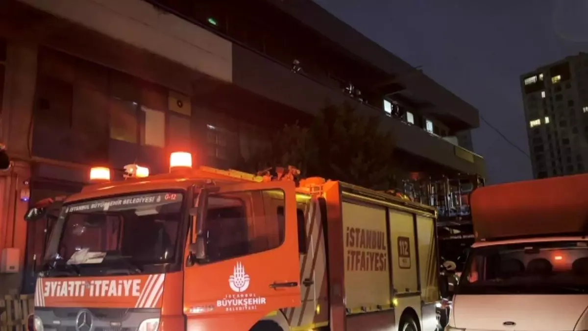 Küçükçekmece\'de Yangın: Yaralı Yok