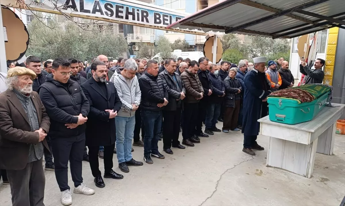 Manisa\'da eşi tarafından öldürülen kadın defnedildi